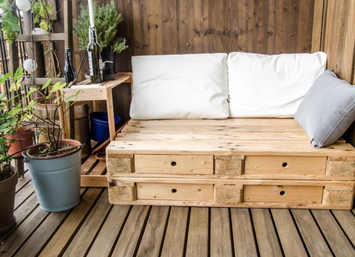 Садовая мягкая мебель из поддонов